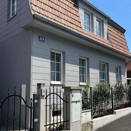 Entzuckende Kleine Vorstadtvilla Klosterneuburg Esterno foto